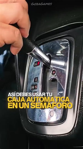 How to Properly Use Your Automatic Transmission at a Stoplight