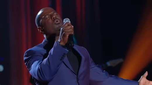 Brian McKnight & David Foster's live performance for "After The Love Has Gone". #musicvideo #80s #Anos80 | Frequência Modular
