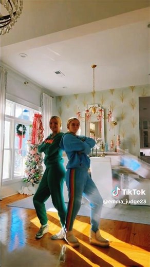 2 preppy queens #tiktok #dance