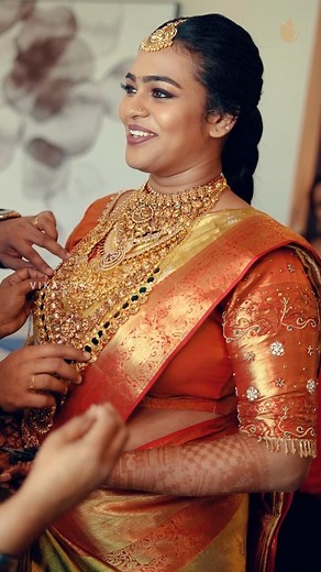 Immersed in the timeless charm of a traditional Kerala wedding, where every moment is steeped in culture and elegance. Honored to enhance the beauty of my bride, accentuating her grace with subtle yet striking makeup artistry. ✨🌸 #keralamakeupartist #vikasvksmakeupartist #bridalmakeup #KeralaBride #MakeupMagic | Vikas VKS Make-up Artist