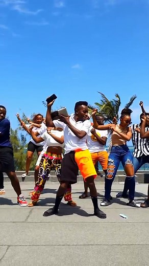 With people I love ,sharing unforgettable moments on My new Dance challenge #wekatick #wekatickdancechallenge by my bro @Jabidii music TRY IT & TAG HIM & I #colloblue_udc #collohnakrisbabyy #theclusterke