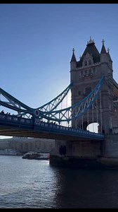 ✈️ Vuoi risparmiare sulle attrazioni a Londra?C'è un trucco semplice ma geniale: se hai un biglietto del treno National Rail (anche quelli dai principali aeroporti), puoi ottenere l’ingresso 2x1 in tantissimi luoghi iconici come il Tower Bridge, il London Eye, Madame Tussauds e molti altri.👉 Funziona così:✔️ acquista un biglietto ferroviario valido✔️ prenota online l’attrazione su un sito partner come DaysOutGuide✔️ presenta entrambi i biglietti (treno e attrazione) all’ingressoUno entra gratis