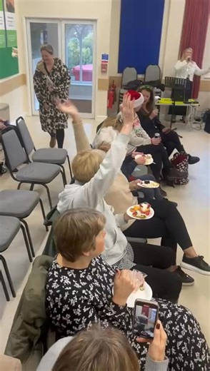 🎄 Festive Friday Feels 💝🎶 A huge thank you to Jacqui Lewis our Friday morning member and social team support who entertained our 3 sessions with festive tunes 🎵 🎶 in our Friday groups this week in addition to this she also brought along a Baked St Clements Cheesecake and delicious simple fruit tarts, both were a huge success 🍊🍋🍓 Jacqui runs The So Talented academy here in Southport and her students are performing Wayfarers Shopping Arcade this morning at 11.15am and tomorrow at 11.30 too