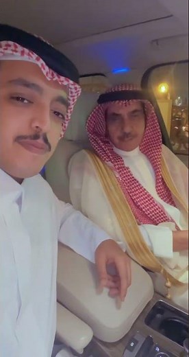 الشاعر #سلطان_الهاجري ( عند الرفيق الي يعزك ويغليك )
