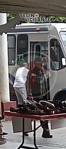 EJEMPLOS DE BUENOS CONDUCTORES Buenas tardes quisiera hacer pública la felicitación a este chófer de la unidad 236 de colectivos Uruapan ruta 12 no se necesita explicar el porque, el vídeo habla por si solo. #TuVozCuenta #VECINOSVIGILANTES #ReporteCiudadano #EspacioCiudadano #TuVozImporta #OpinionPublica | Vecinos Vigilantes Oficial