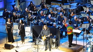 Throwing it back to 2014 when the Jerry Garcia Symphonic Celebration lit up Symphony Hall with Warren Haynes and the Boston Pops! 🎻✨ This June, the music returns to Boston for two nights—this time featuring Melvin Seals, Jacklyn LaBranch, Oteil Burbridge, Tom Hamilton, John Morgan Kimock, and Lady Chi alongside the Pops. Don’t miss this special celebration of Jerry’s music. Tickets for June 3 & 4 at Symphony Hall are on sale now! https://www.bso.org/events/jerry-garcia-symphonic-celebration 🌹