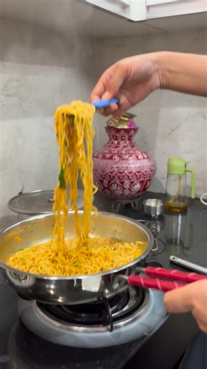 Mona Sanwal on Instagram: "Maggi ke pakode bnate hai.! . . . . . . . . . . . #monasanwal #love #family #food #care"