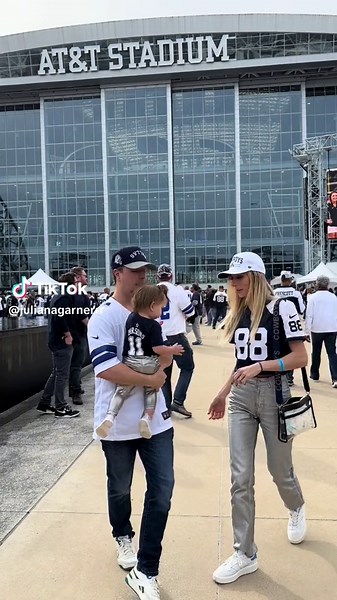 Dallas Cowboys Game Day Outfits | Family Football Fun