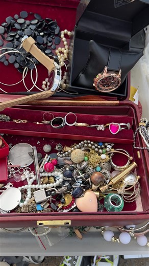 Exploring Vintage Finds at the Flea Market
