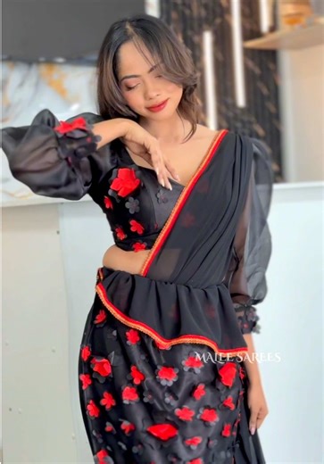 Where tradition meets modern elegance. A timeless Kandyan-inspired silhouette, wrapped in black with blooming red florals — bold, graceful, unforgettable. 🖤❤️✨ RENT & PURCHASE AVAILABLE the perfect choice for your special day 💫 📍 MALEE SAREES 💌 WhatsApp Inquiries & Orders: 94 741 016 216 🚚 Island-wide Delivery Available ✨ CUSTOMIZATION AVAILABLE • Blouse design & fitting • Size adjustments • Color options Outfit Details • Style: Contemporary Kandyan-inspired • Colors: Black with red floral 