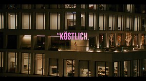 Gesellschaftliche Tabus, heimliche Sehnsüchte, Machtspiele und Kontrollverlust sind die Themen des erotischen Psychothrillers BABYGIRL von Regisseurin Halina Reijn, der in Venedig seine Weltpremiere feierte – starbesetzt mit Nicole Kidman, die dort für den Film als Beste Schauspielerin ausgezeichnet wurde. In weiteren Hauptrollen sind Harris Dickinson und Antonio Banderas zu sehen. BABYGIRL startet am 30. Januar 2025 im Verleih von Constantin Film in den deutschen Kinos. | Constantin Film