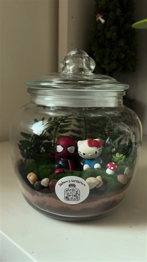 Hello Kitty: Explore the Terrarium World