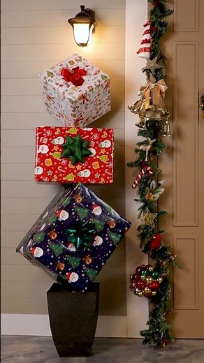Deck your doorstep with a DIY Christmas gift topiary! 🎄