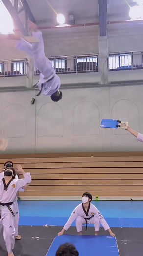 경희대학교 태권도 시범단: 한국의 여성 태권도