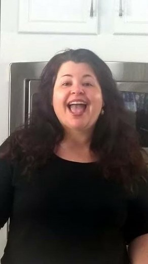 How to Peel Garlic the Easy Way: Small & Large Amounts #Shorts