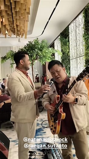 Natanael Wijaya on Instagram: "Skali kali memuji Tuhan dengan scat😀😀 . . . #guitarist #gitarisina #guitarsdaily #gospel #guitargasm #indogitargram #gitaris #musicians #musicianslife #guitarcover #guitarworld #guitarsolo #line6 #instaguitar #talented #talentedmusicians #lickwars #riffwars #guitarplayer #guitarsofinstagram #guitarlover #solo_section #music #practice #guitar #helixfloor"