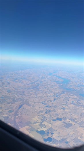 I tried @delta and their first class experience during a work conference! #traveltiktok #travel #foodreview #foodie #delta