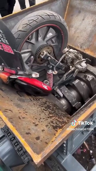 The Ultimate Crushing Machine - Watch it in Action!