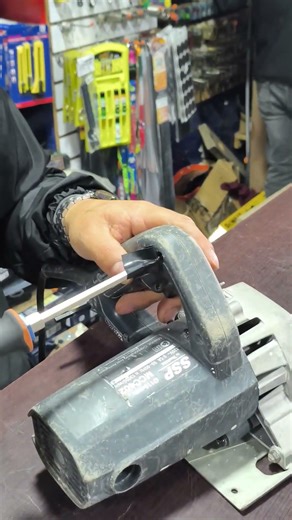 🔩 QUICK TRICK to keep the screw from falling out 🔥