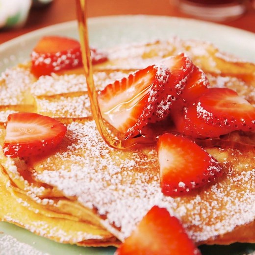 PSA: You can use cream cheese to make low-carb pancakes. Full recipe: http://dlsh.it/M1HiiOw | Delish