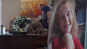 'Wreaths by Lyn' | After wife's death, North Texas man finds comfort in seeing her joy live on