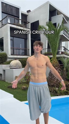 Klass Francisks Rozentals on Instagram: "need to be a mattress actor for a bit longer before I can buy it tho 🙄😅 #housetour #crib #cribtour #mtv #mtvcrib #holidayhome #mansion"