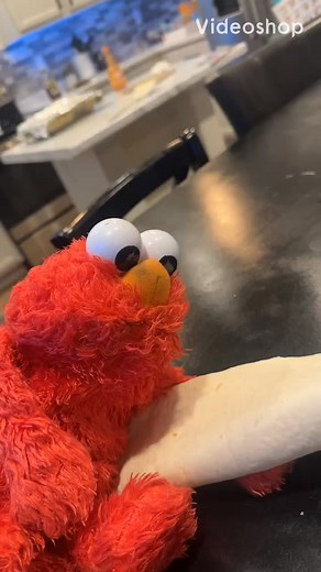 Elmo‘s a little violent today #elmo #memes | Logeypump23