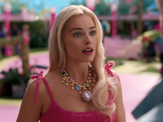 Margot Robbie revealed that this moment in Barbie was actually improvised by Ryan Gosling, who unexpectedly added the line “sublime!” during filming. The line wasn’t in the script, and it genuinely caught Robbie off guard: “I wasn’t prepared and to this day, that makes me laugh.”