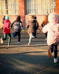 Pour les enfants sourds, qui souffrent d'autisme, de handicaps divers, trouver sa place à l'école n'est pas toujours simple. Différents dispositifs favorisent l'inclusion de ces élèves en milieu scolaire. #handicap #ecole #scolaire Association Marie-Hélène Lycée Marcel Sembat Notre article : https://france3-regions.francetvinfo.fr/normandie/seine-maritime/rouen/ecole-et-handicap-l-inclusion-scolaire-pour-mieux-apprendre-et-mieux-vivre-ensemble-2714438.html | France 3 Normandie