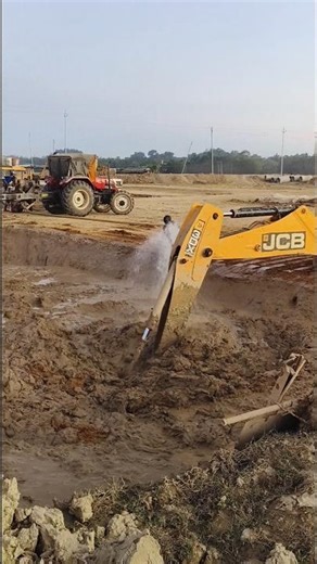 Jcb tractor funny short video 🤣❤️‍🔥#jcbbaba #jcb3dx #jcblovers #jcb #shortvideo #youtubeshorts