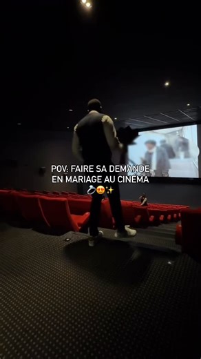 Quand le cinéma devient le décor d’un des plus beaux moments d’une vie💍❤️✨ Félicitations aux futurs mariés ! #pathemassy #pathe #mariage #cinema #demandeenmariage | Pathé Massy