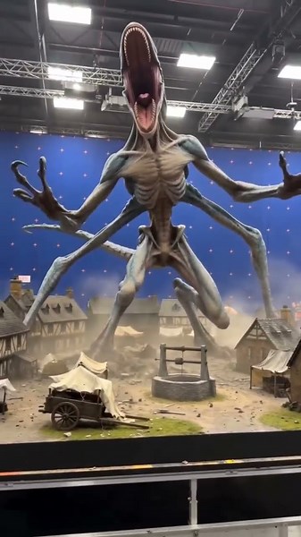A 7-ton alien puppet was launched by pistons on a guide cable,destroying the village during filming👽