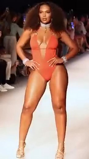 Beach Bunny Swimwear Fashion Show - Miami Swim Week 2023 - Paraiso Miami Beach - Full Show 4K60 [SiFJykCRtA4]_m02_0040.70-0047.40