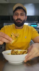 472K views · 22K reactions | #cholistanihandi #chickenhandi #foodie #foodlover #tomatoes #onion #recipes #food #spicy #spicyfood #saltlife #roti #naan #chickens #haseebee #oyehoyehoye #gingers #garlic #recipeshare #voiceover | Haseebee | Facebook