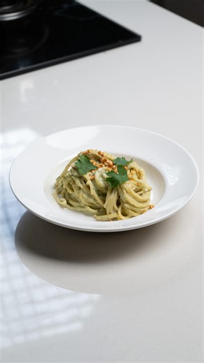 Vaibhav Boghani on Instagram: "Creamy Maharashtrian Thecha Spaghetti 🌶️🍝 Episode 4 of Valentine’s Week Spicy, comforting, and quietly indulgent. This is Maharashtrian thecha softened into something slower and more intimate — green chillies and garlic smoothed out, rounded with cream, and clinging to spaghetti in a glossy, savoury coat. Bold enough to feel exciting, gentle enough to feel taken care of. Ingredients Green Thecha Base Green chillies – 30 g (about ¼ cup), roughly chopped Garlic – 1