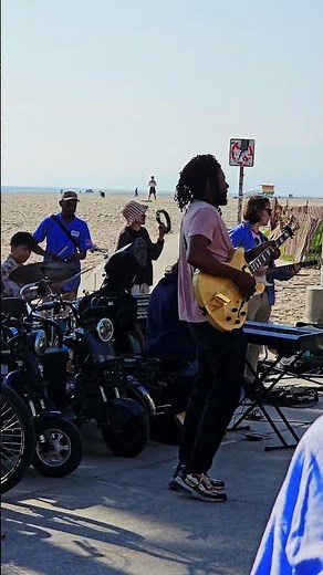 Street Performers at Venice Beach in California