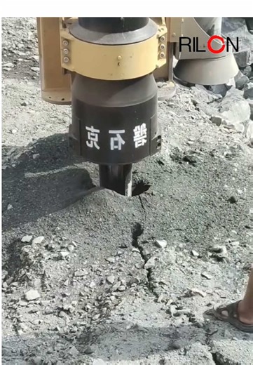 Integrated rock drilling and splitting machine significantly reduces rock breaking costs #drilling