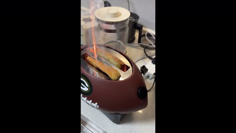 Toaster catches fire while bread is toasting in Yunnan, China