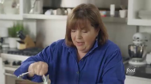 Imagine the lightest, fluffiest giant pancake that PUFFS up in the oven ✨ That's Ina Garten's apple cinnamon Dutch baby! Subscribe to discovery to stream more episodes of #BarefootContessa: https://links.discoveryplus.com/HQy6sEaxygb. #discoveryplus Get the recipe: https://foodtv.com/3yjEiyC | Food Network