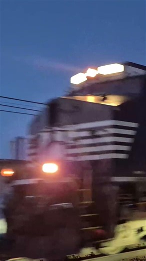 NS and KCS fly by! #trains #ns #kcs #railfanning #railfan #norfolksouthern #kansascitysouthern