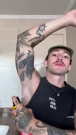 Wait so his routine is to get up, get ready, eat, and then work out nonstop for the entire day? Does he not like... take care of the baby or perhaps like, have a job? 😭