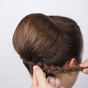 4.2M views · 8.2K reactions | 3 Minute Elegant Bun Hairstyles | MetDaan Nails | Facebook