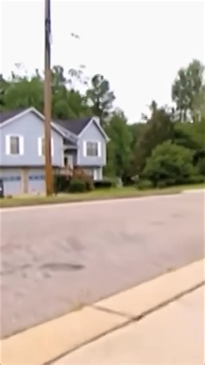 Supernanny observes a family and introduces something crucial: a structured family routine. This helps bring much-needed stability to the household. The first step? A pre-wake-up call to gently ease the child into the morning. #Supernanny #JoFrost #FamilyRoutine #ParentingTips #StructuredHome #MorningRoutine #ChildDevelopment | Supernanny