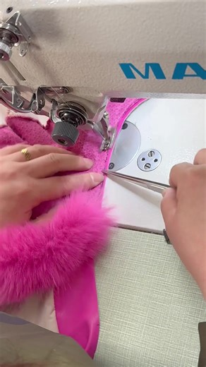 Fur factory #satisfying #asmr #factory #fyp #fur 🌍🌍For more information,please click: https://www.janefur.com or http://www.jfur.en.alibaba.com You can contact us through any of the folllowing platforms to ask questions about any of our products. We will help you as soon as possible！ ✨✨WhatsApp:008615068322633，to get wholesale price 📲📲 DM or WhatsApp/wechat： 86 15888306568 📩📩Email: Jane@janefur.com Welcome to make orders！