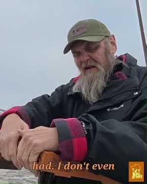 Little Caesars Stuffed Crunch Crust… Soggy Struggle 🍕#littlecaesarspizza #pizza