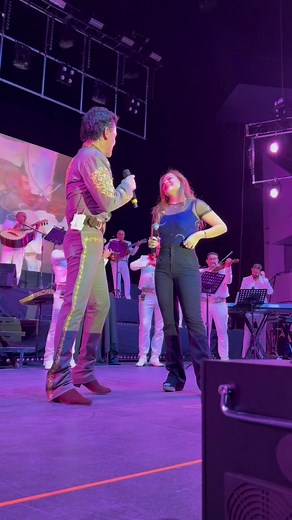 Gema Cuevas, que placer tenerte en el escenario junto Pedro Fernández en esta noche tan maravillosa.✨🖤 | Bobo