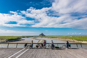 Si on partait explorer La Véloscénie : Paris / Le Mont Saint Michel ? 🚴‍♂🤩 🗺 450 km sur petites routes et voies vertes 💚 3 parcs naturels régionaux 🏰 Sites exceptionnels, dont 5 à l'UNESCO À parcourir en 7 à 10 jours en totalité ou par tronçon sur un week-end 👌 | France Vélo Tourisme