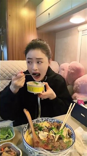 吃汤吃肉看配料，山胡椒油是这种汤汤水水的完美搭配#山胡椒油 #调味 #蒋欣 #减脂食谱