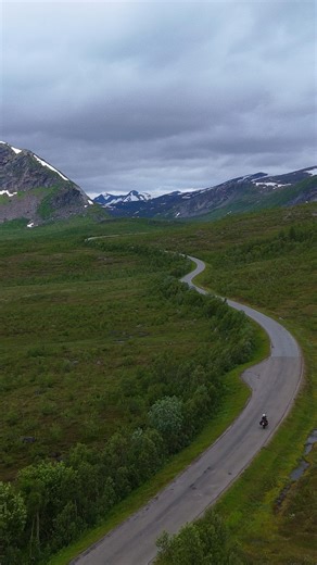POV: you’re riding through Senja in Norway, and you miss out on this road because you didn’t know it existed 🥹 Don’t let that be you! 📍This is road FV232 through Kaperdalen. Save it for your upcoming trip! | Off She Goes