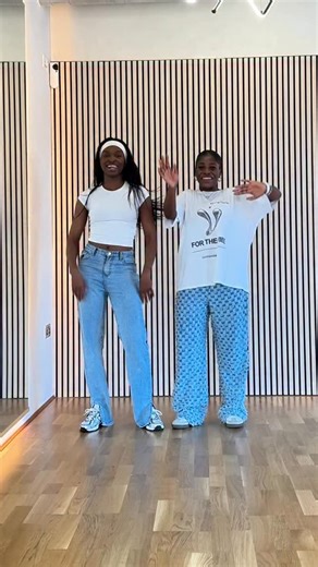 HOW TO DANCE AZONTO 🇬🇭 This step is called Kakalika and it’s from Ghana. 🇬🇭 if you’re looking to learn how to dance Afro, click on the link in our bio and come to class! Classes are now in session. 💛🧡 Video Edited by: @_iamaishaa - #afrosteps #afrodancedublin #southsidemoves #stepin2afro | SouthSide Moves